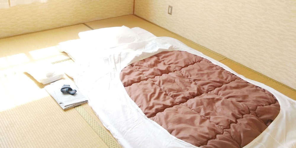 (Male Only) Japanese style 4.5 tatami room with futon, no bathroom, Non Smoking
