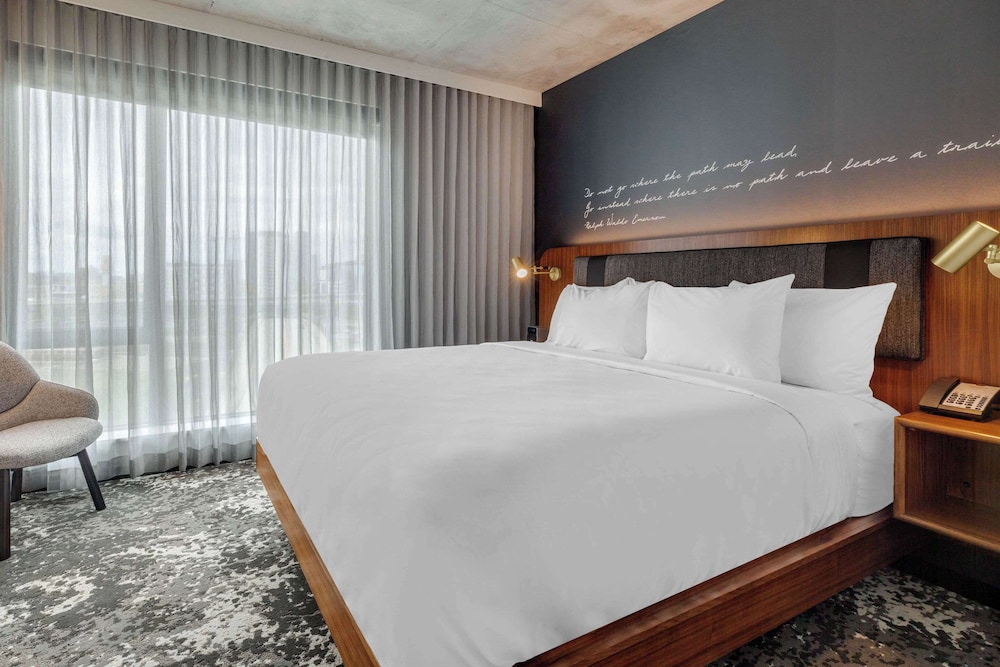 Suite, 1 King Bed, Non Smoking