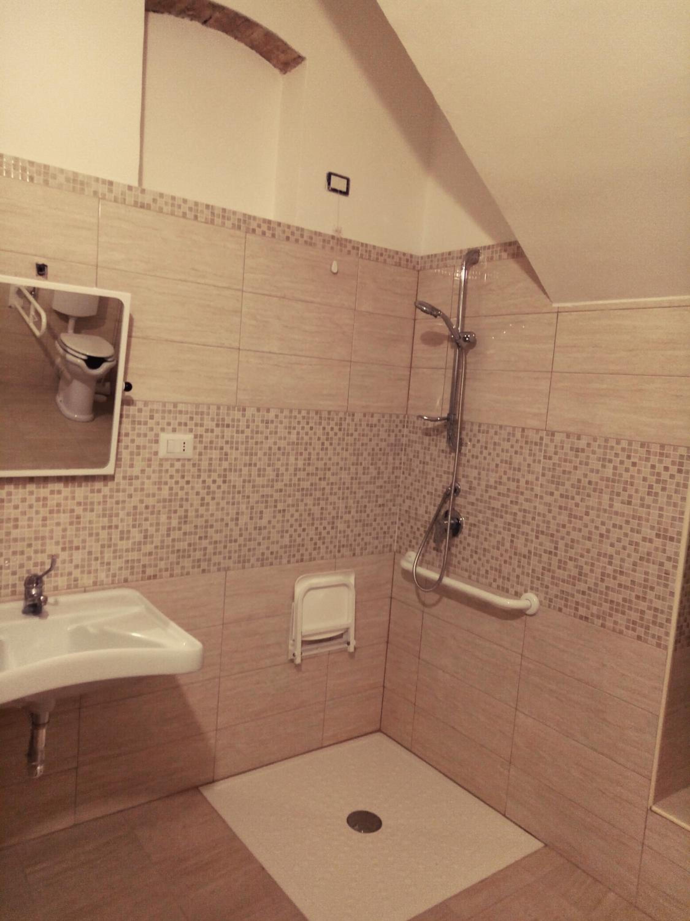Single Room with Shared Bathroom