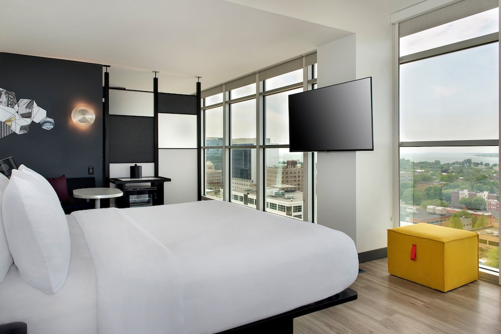 aloft, Room, 1 King Bed, Corner
