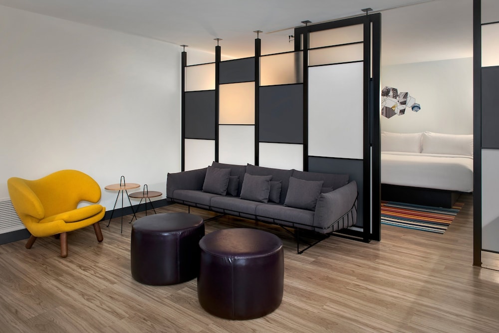 Suite, 1 King Bed