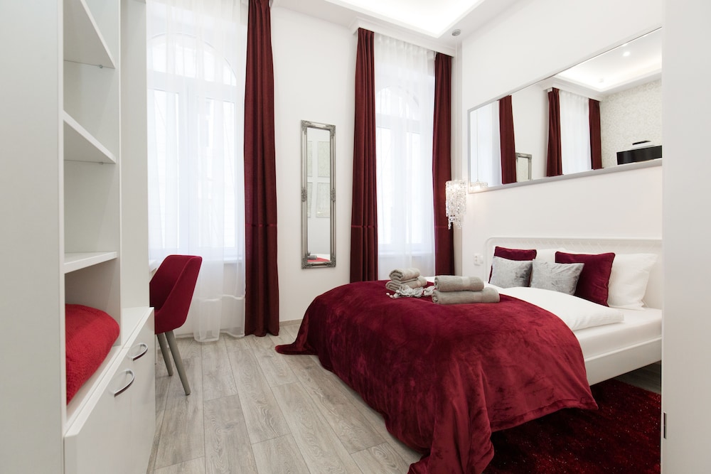 Deluxe Room, 1 Queen Bed, Non Smoking