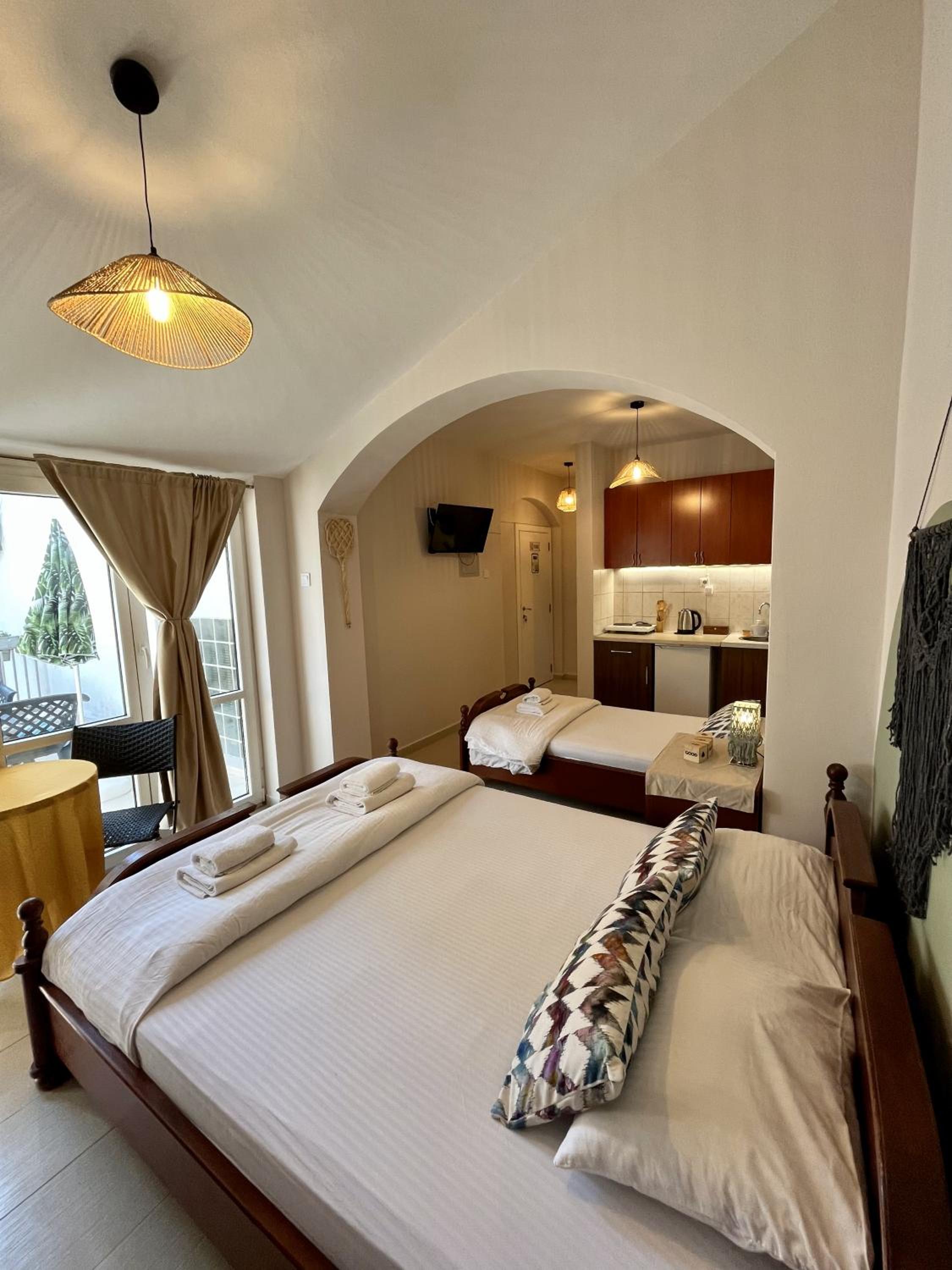 Deluxe Triple Studio with balcony