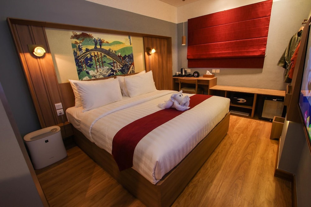 Executive King Bed