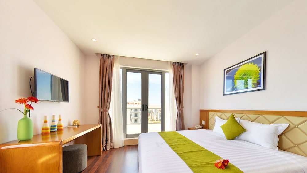 Premier Double Room, Balcony, City View