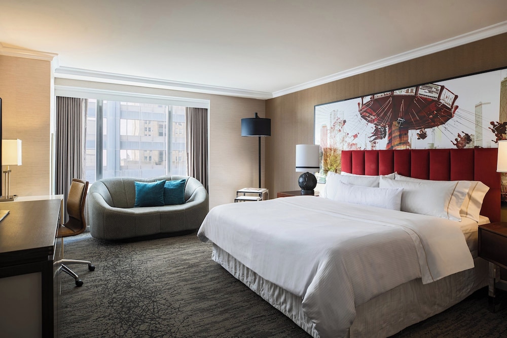 Studio Suite, 1 King Bed (Mobility/Hearing Accessible, Tub)