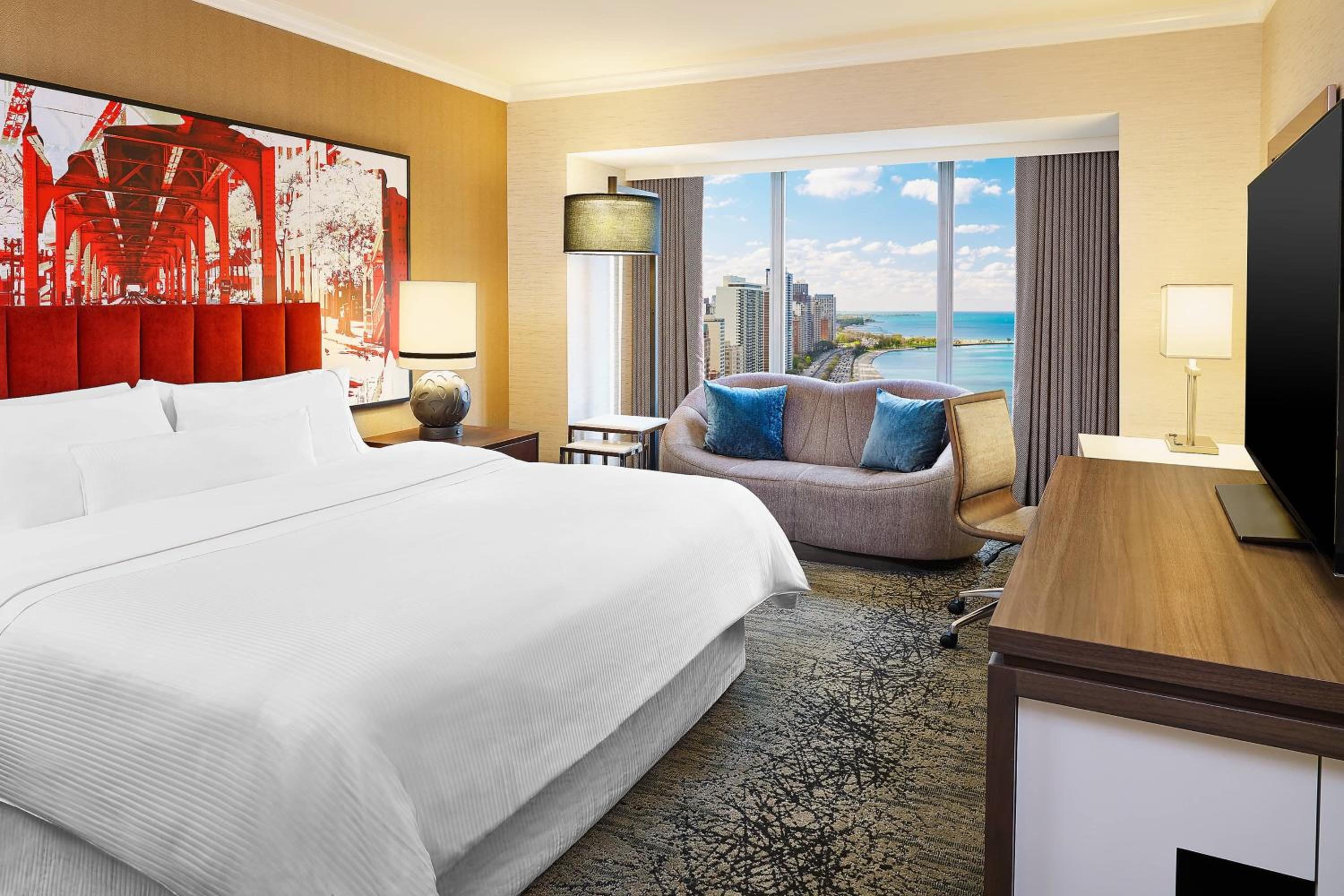 Grand Deluxe King Room - Partial Lake View