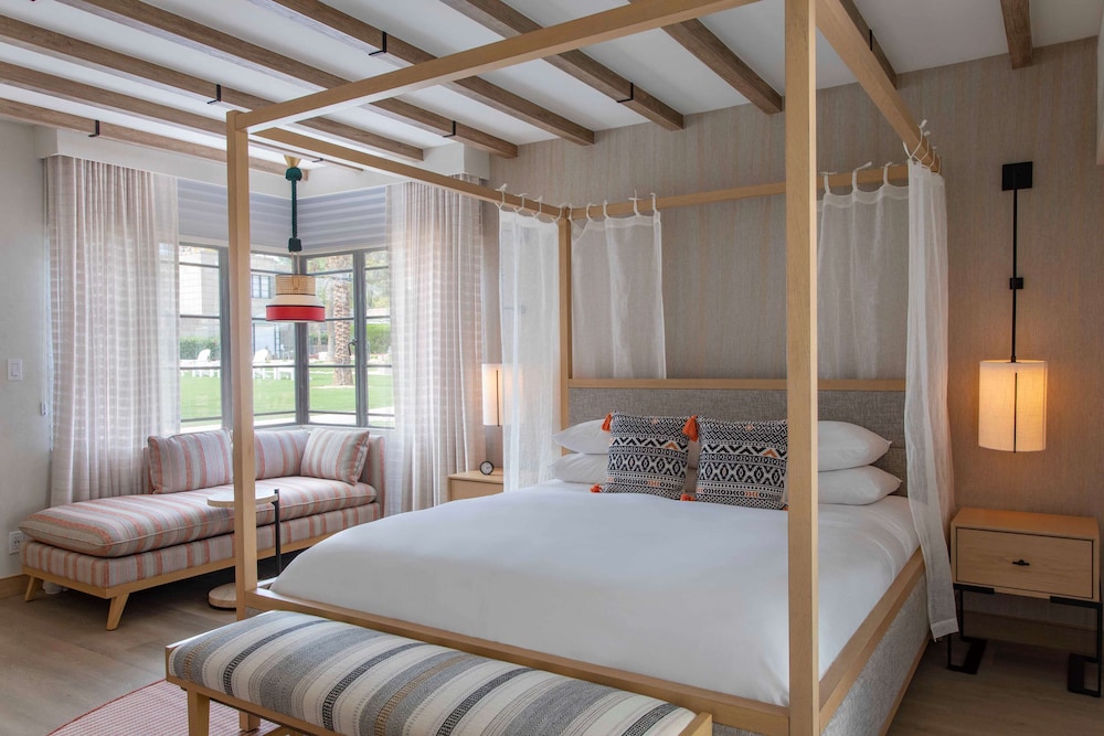 Cottage Suite, 1 King Bed, Accessible (Roll-In Shower)