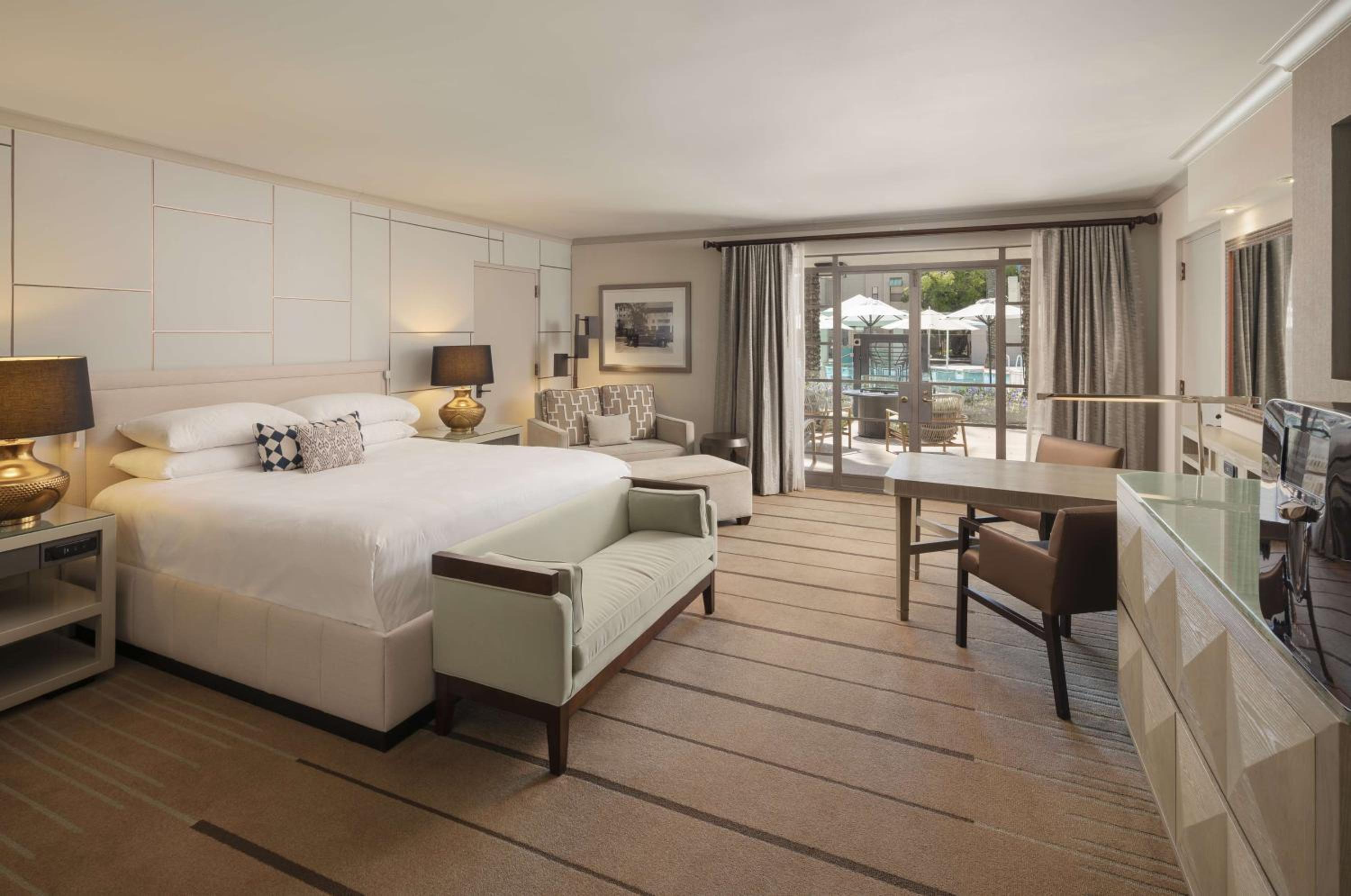 Paradise Pool Side King Room