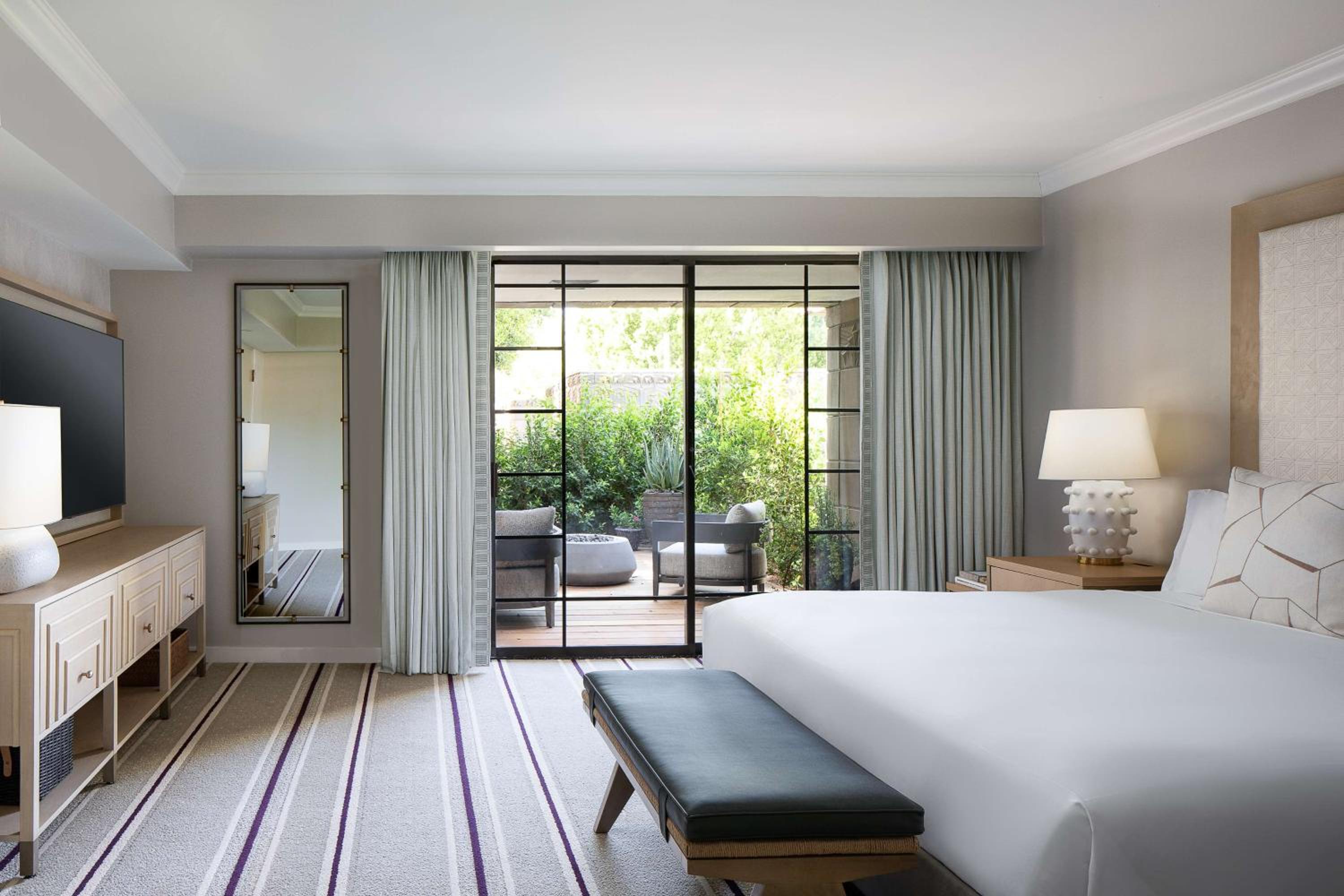 Premier King Suite with View