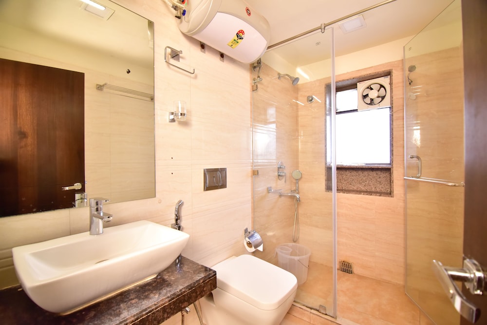 Executive Suite, 1 King Bed, Accessible, Smoking