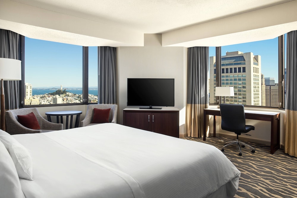 Deluxe Room, 1 King Bed, Tower (Mobility/Hearing Accessible, Tub)