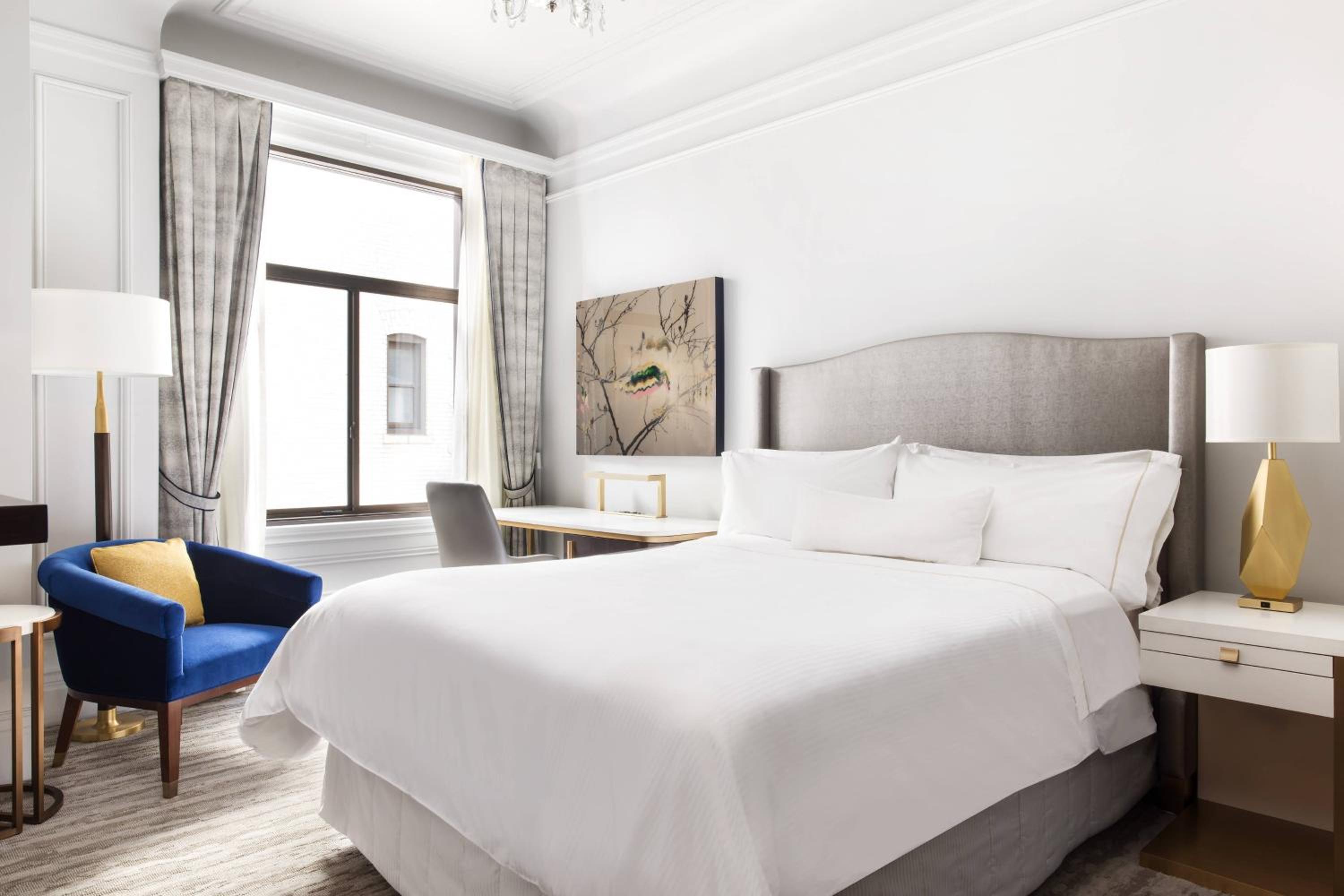 One-Bedroom Executive King Suite with Transfer Shower - Mobility and Hearing Accessible