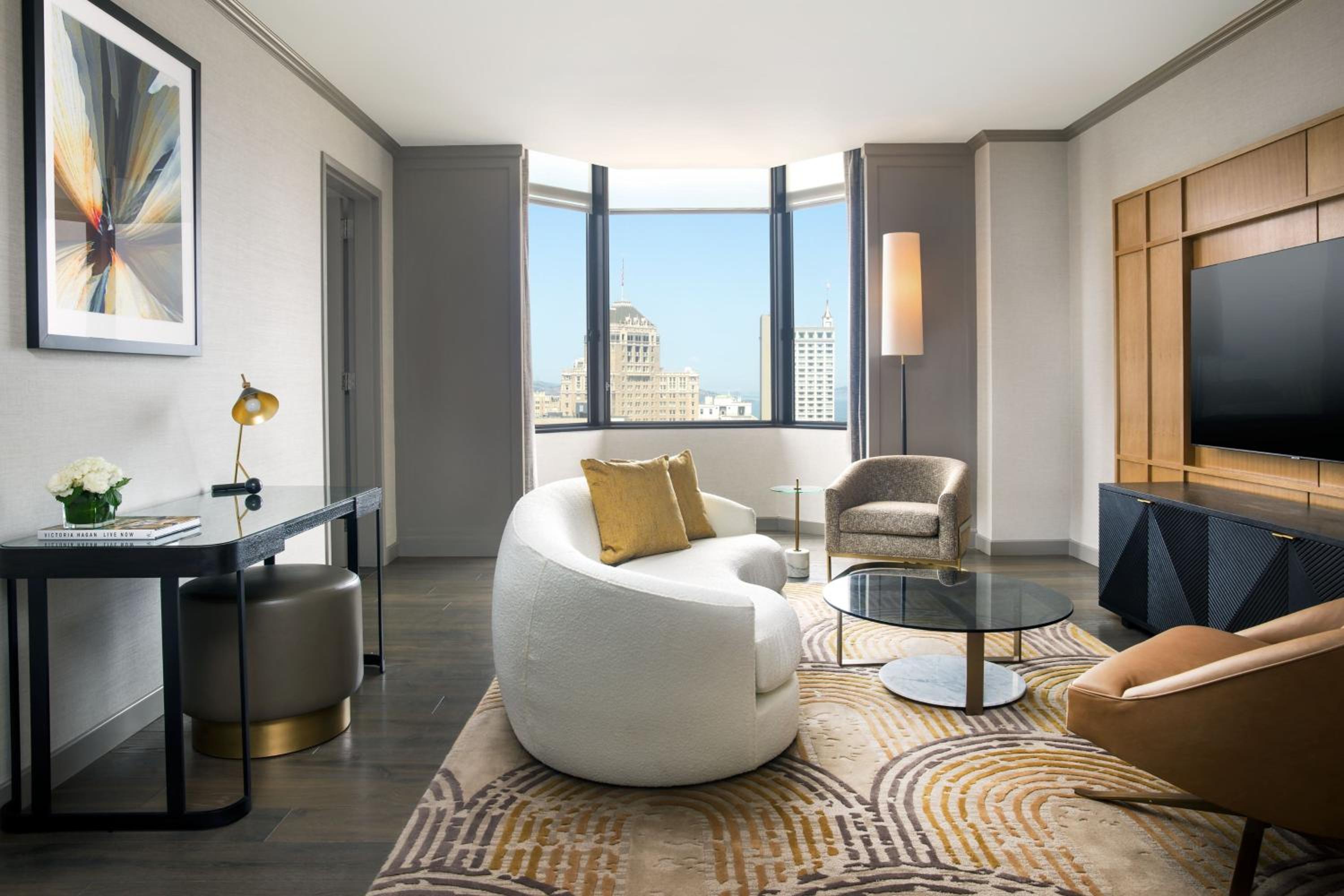 Pacific Suite, 1 King, Tower, Corner room, Top floor