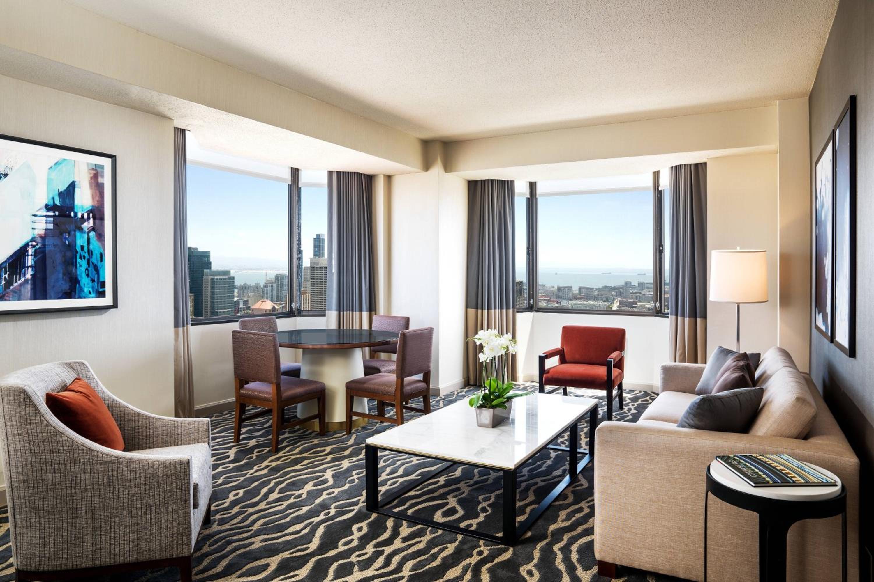 City View Suite, 1 Bedroom Larger Suite, 1 King, City view