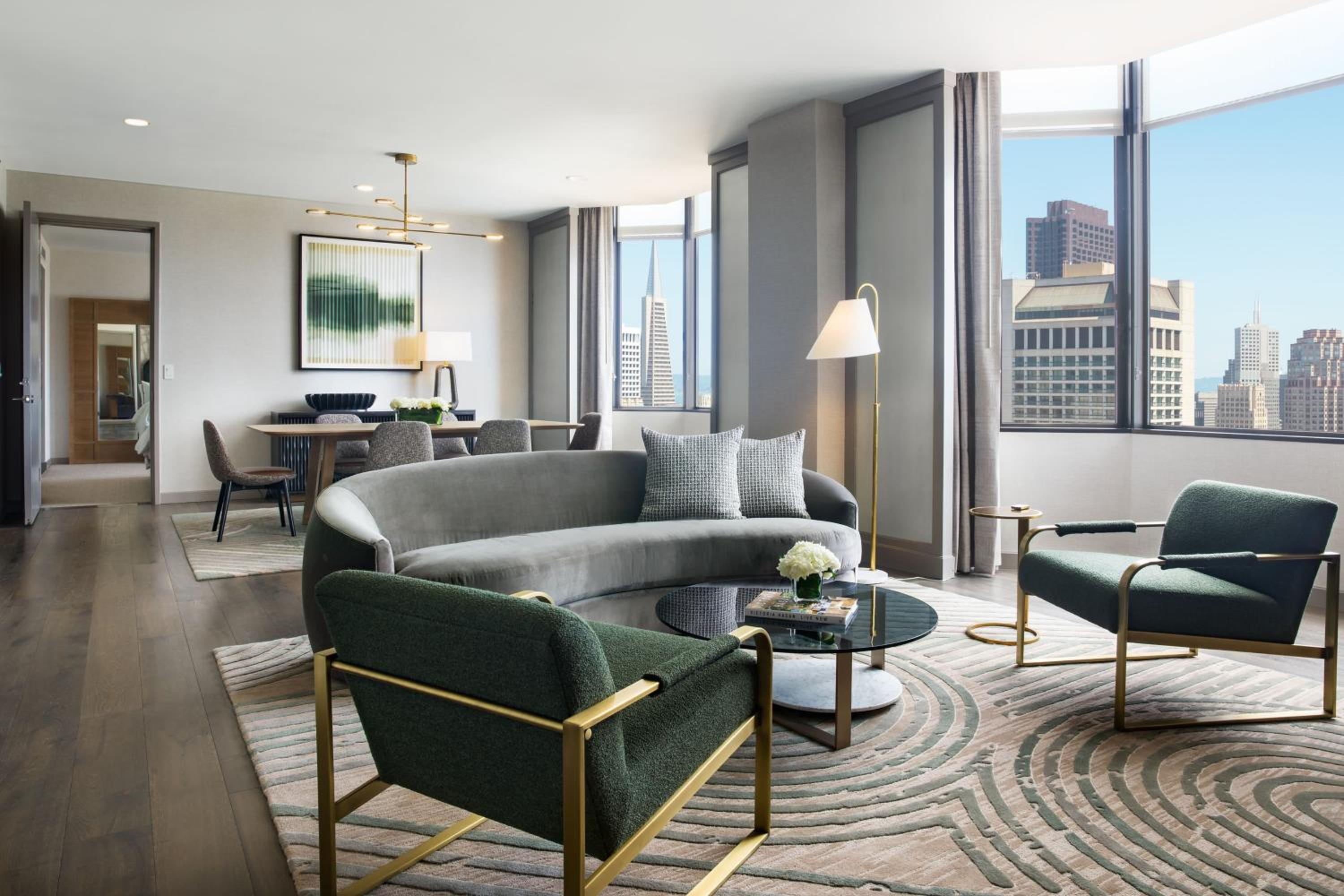 Deluxe, Guest room, 1 King, City view, Landmark