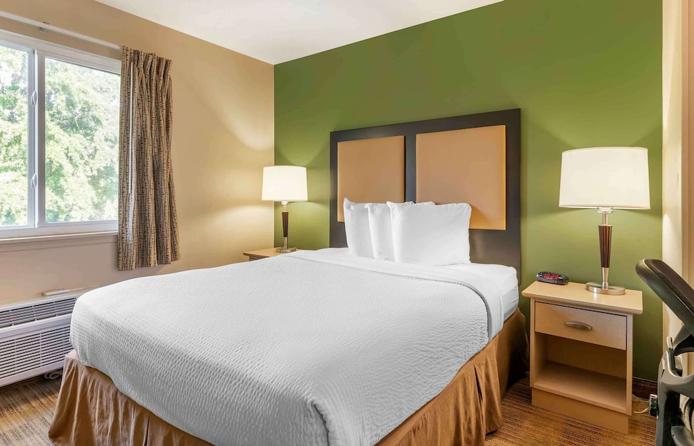 Deluxe Studio, 1 Queen Bed, Non Smoking