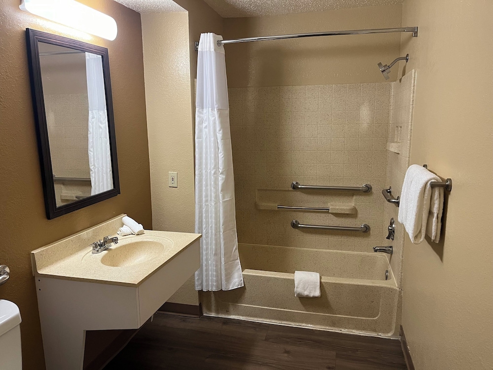 Suite, 1 Queen Bed with Sofa bed, Non Smoking (Accessible)