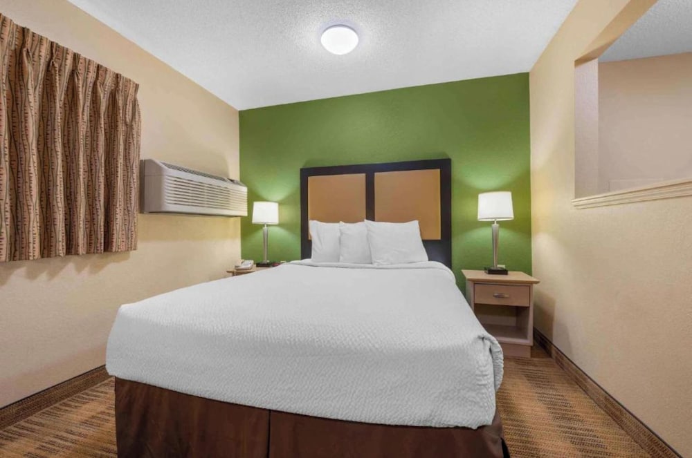 Suite, 1 Queen Bed, Non Smoking (Micfridge)