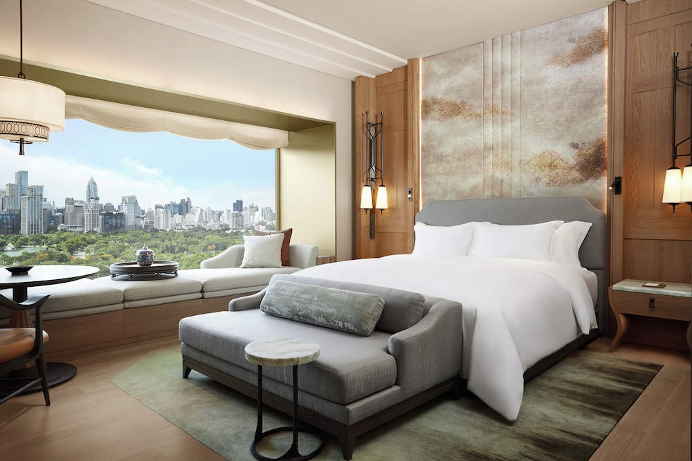 Deluxe Room, 1 King Bed, Park View, Corner