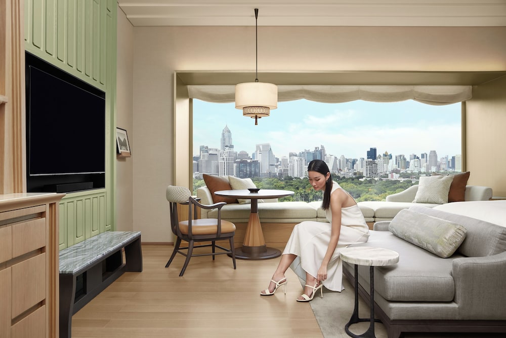 Premier Room, 1 King Bed, Park View, Corner (High Floor)