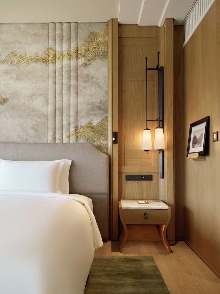 Club Room, 1 King Bed, Park View, Corner (High Floor, Club Access)