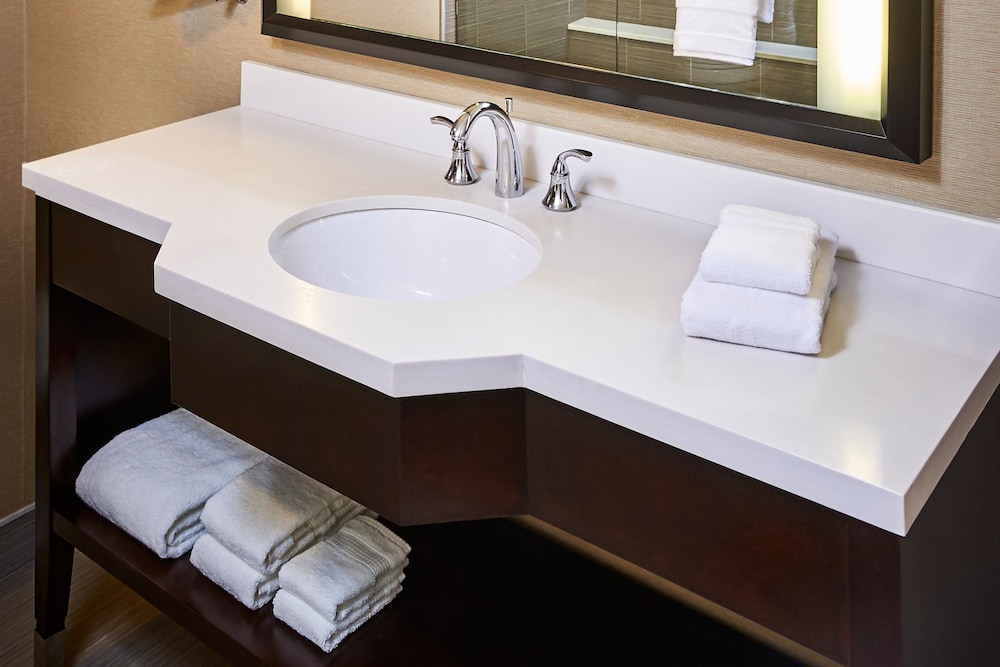Deluxe Room, 1 King Bed, Corner