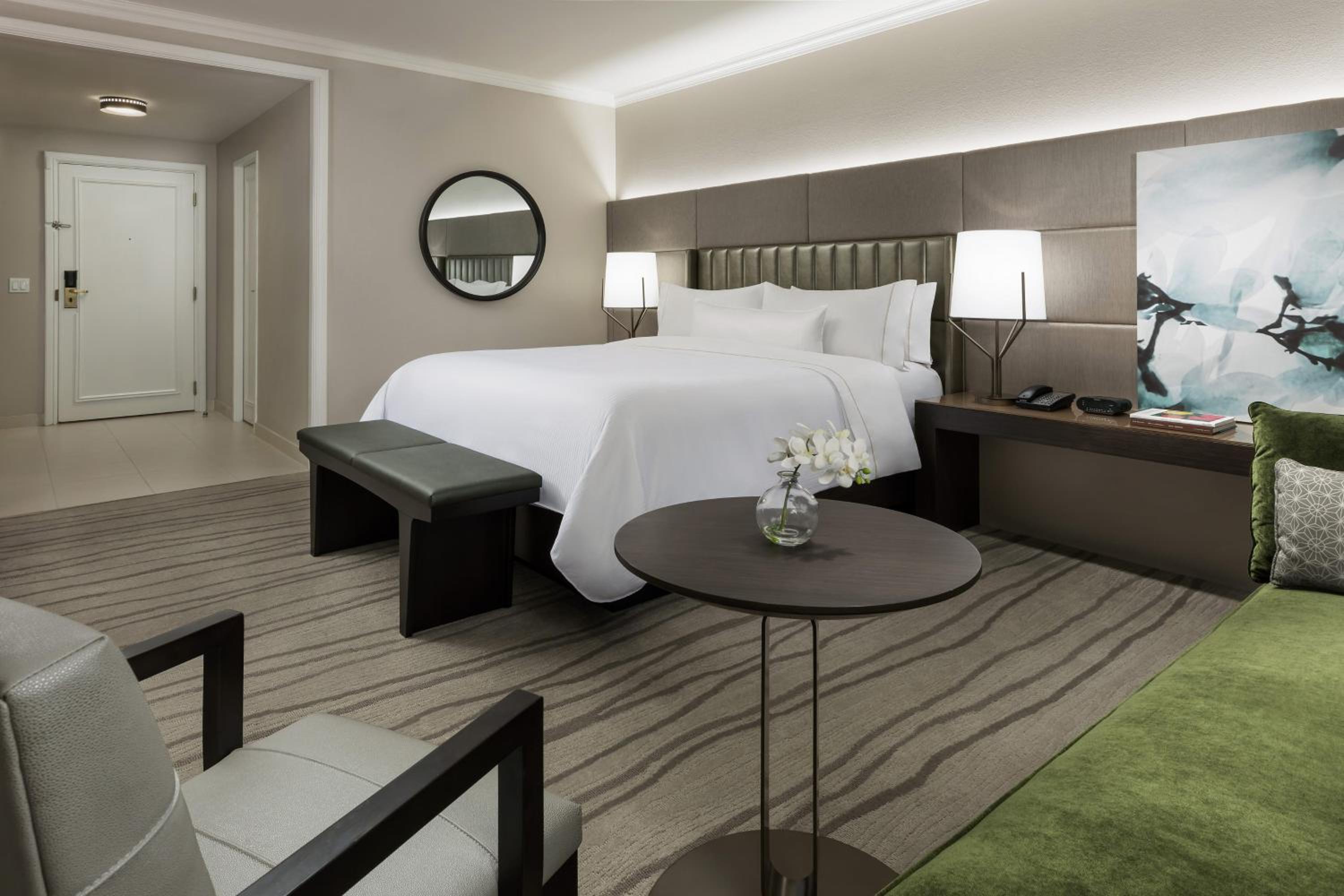 Traditional, Guest room, 1 King (Mobility and Hearing Accessible w/Tub)