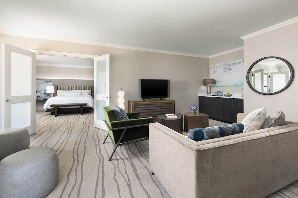 Suite, 1 King Bed, River View