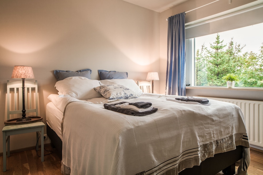 Twin Room, Shared Bathroom