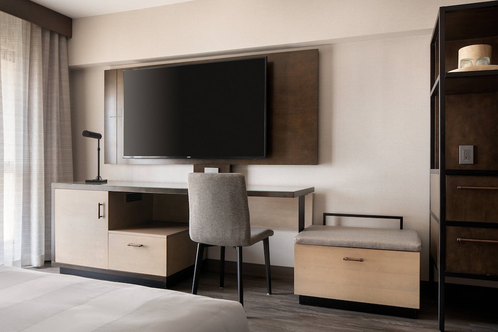 Concierge Room, Room, 1 King Bed with Sofa bed
