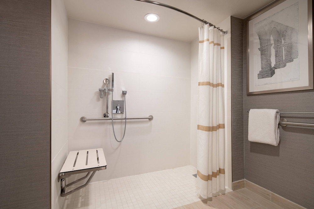 Junior Suite, 2 Queen Beds (Mobility Accessible, Roll-In Shower)