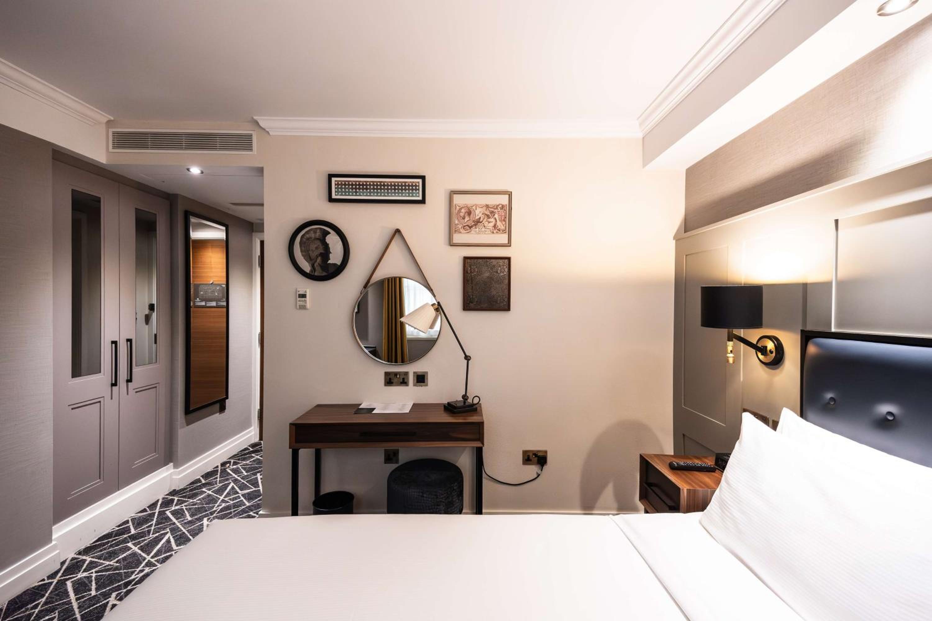 Cozy Atrium Room