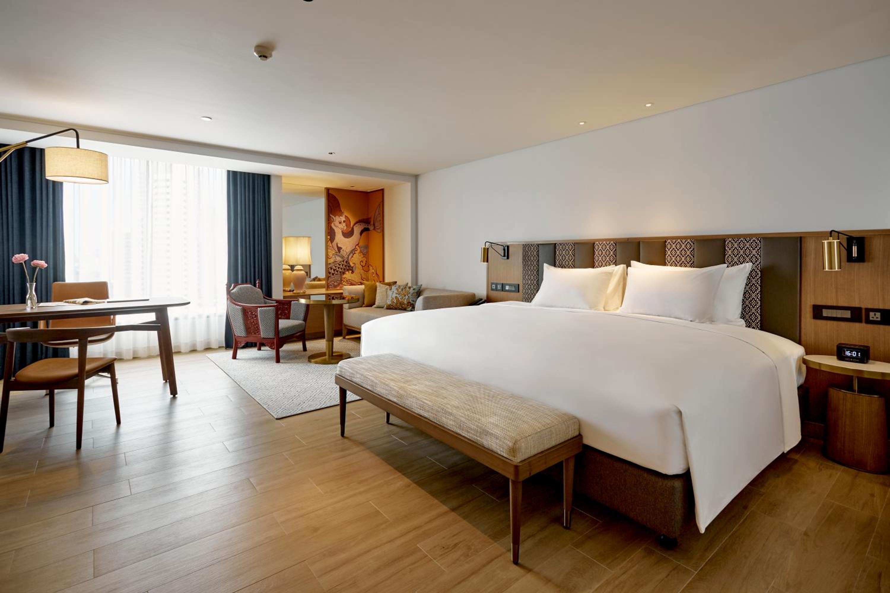 Junior Suite with California King Bed