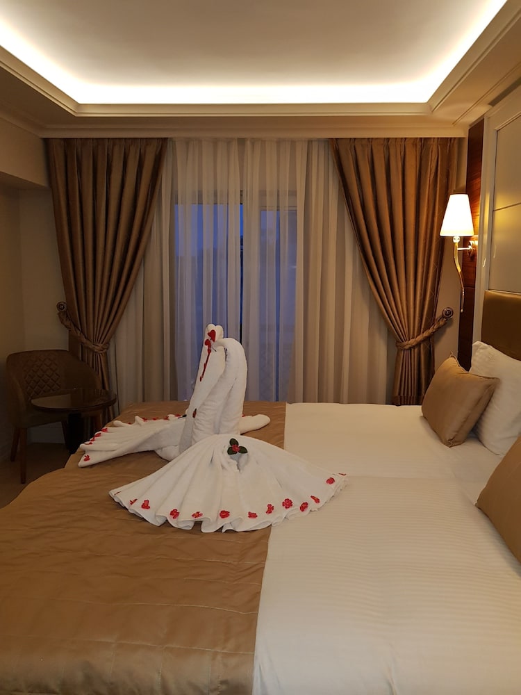 Deluxe Triple Room, Multiple Beds, Non Smoking