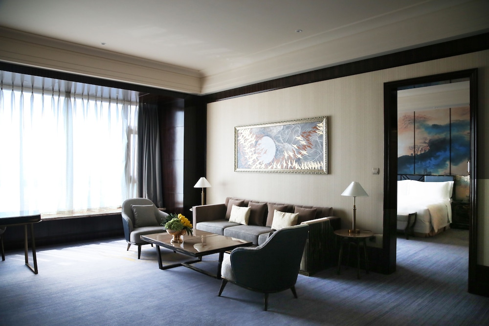 Deluxe Suite with Sea View with King Size Bed