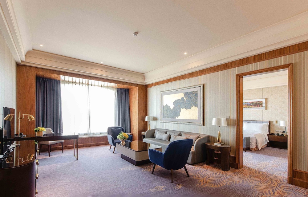 Business Suite with Sea View with King Size Bed