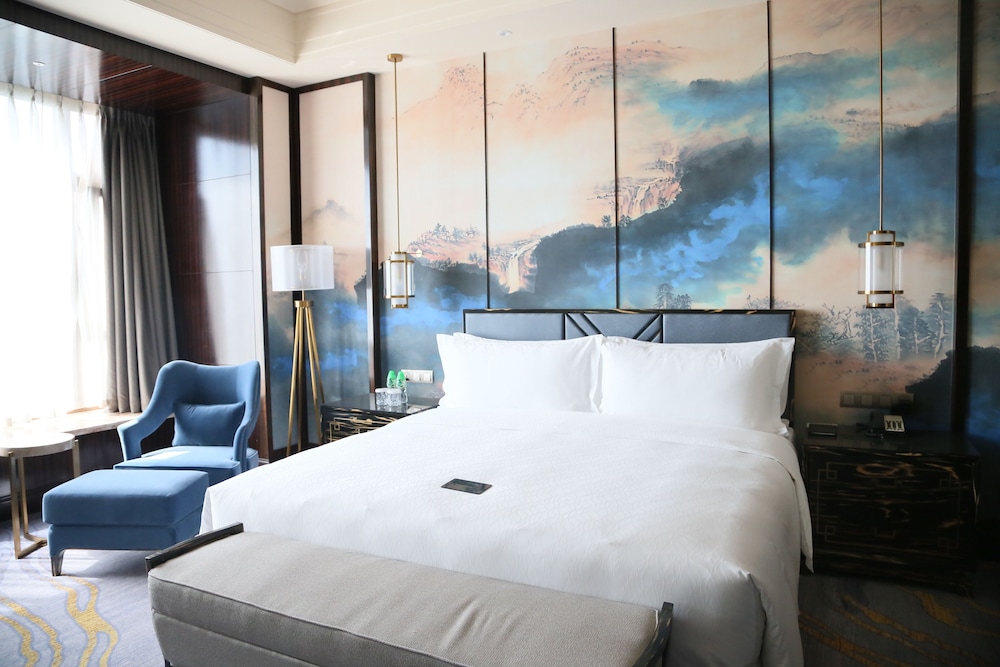 Deluxe City View Room with Twin Beds