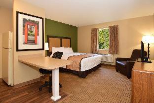 Efficiency Queen Room - Non Smoking/Pet Friendly