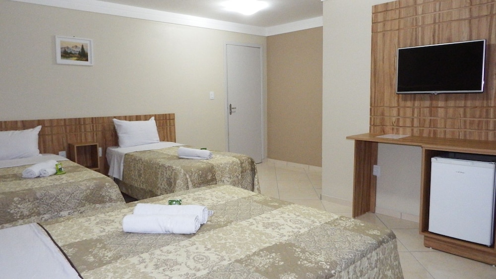 Economy Quadruple Room, Multiple Beds, Non Smoking