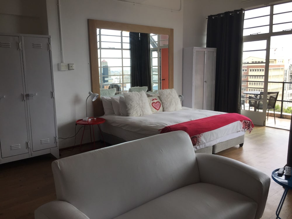 Luxury Studio, 1 King Bed with Sofa bed, City View