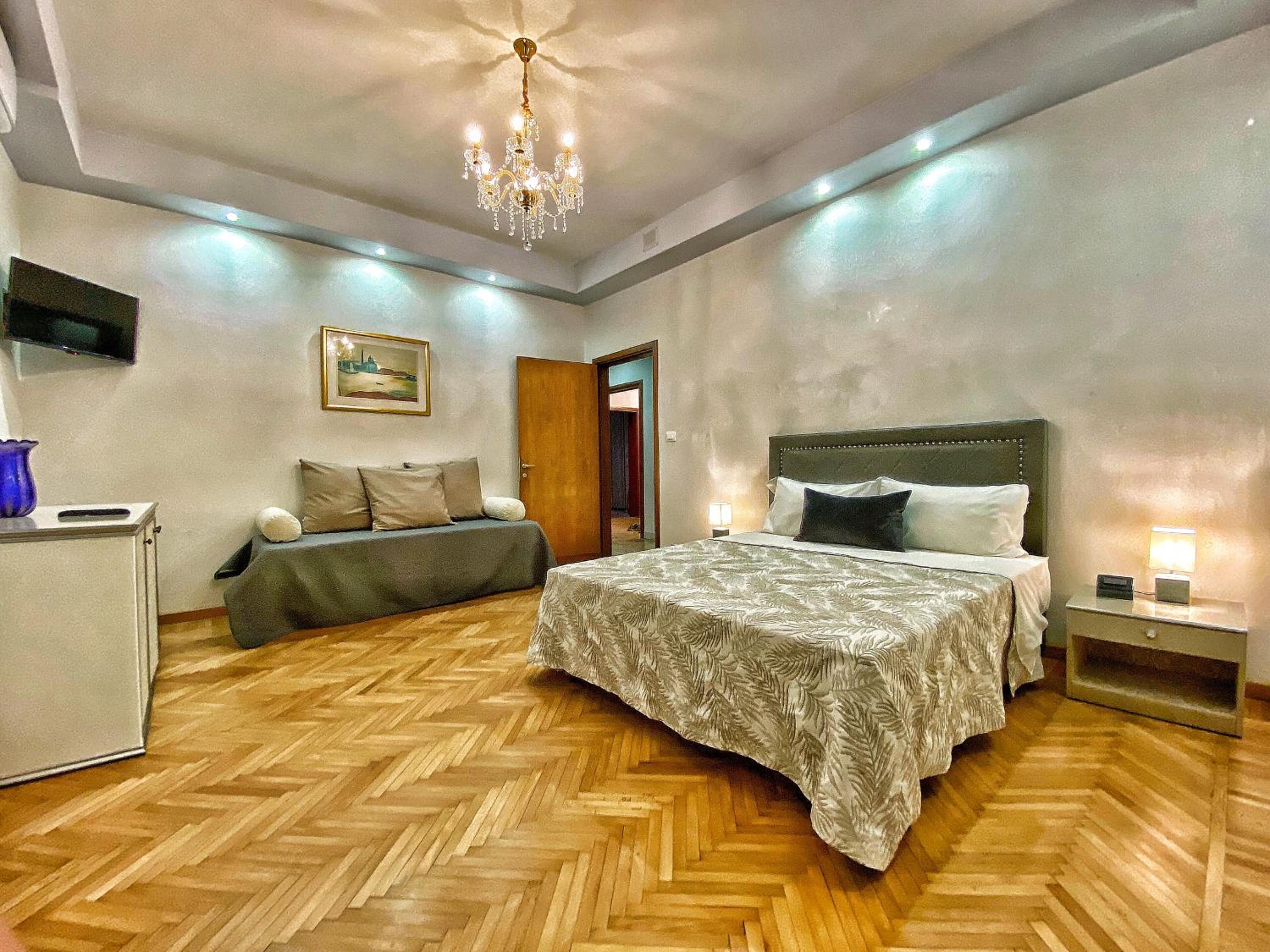 Deluxe King Suite