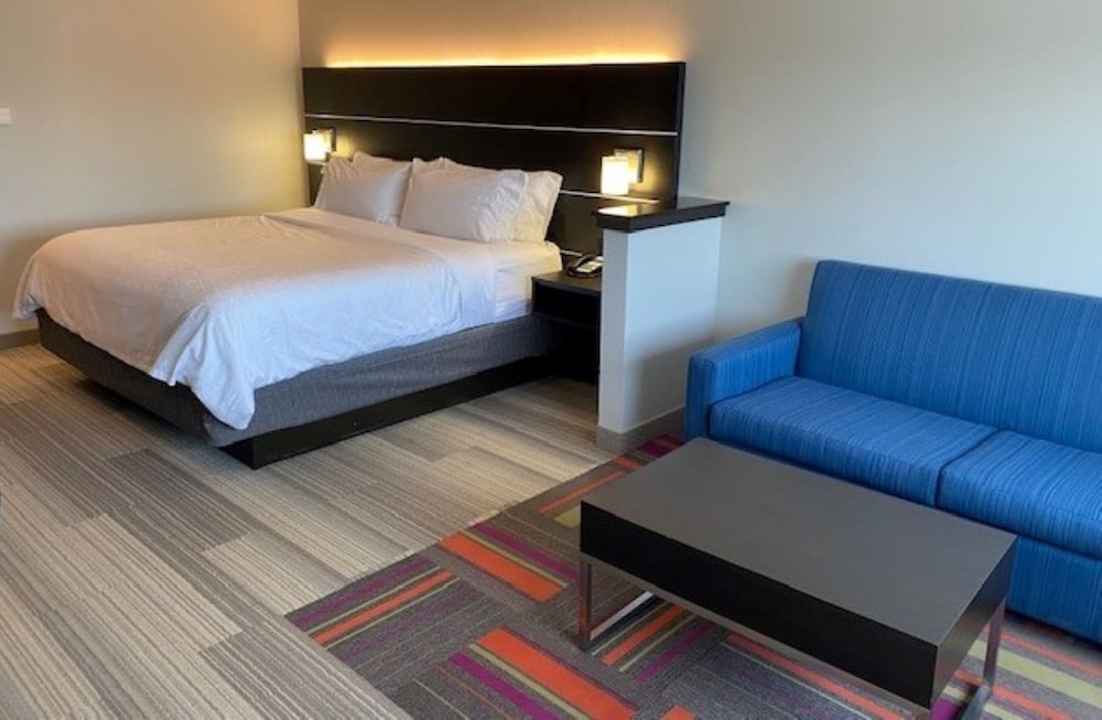 Suite, 1 King Bed, Accessible (Mobility, Accessible Tub)