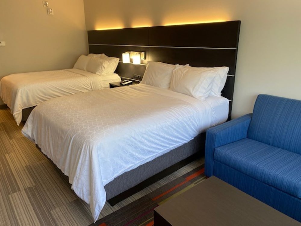 Suite, 2 Queen Beds, Accessible (Mobility, Accessible Tub)