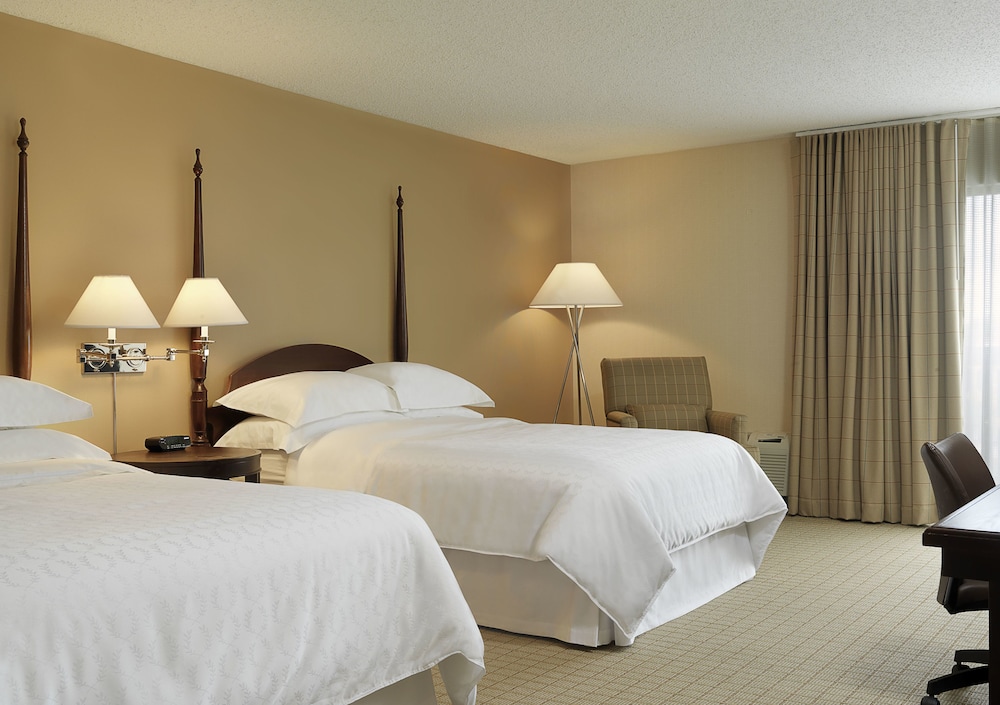 Chalet, 2 Double Beds (Mobility/Hearing Access, Roll-In Shwr)