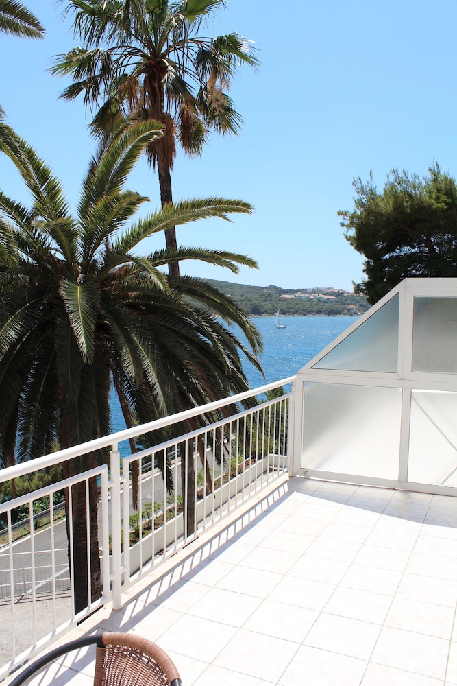Studio (Studio Apartment with Terrace and Sea)