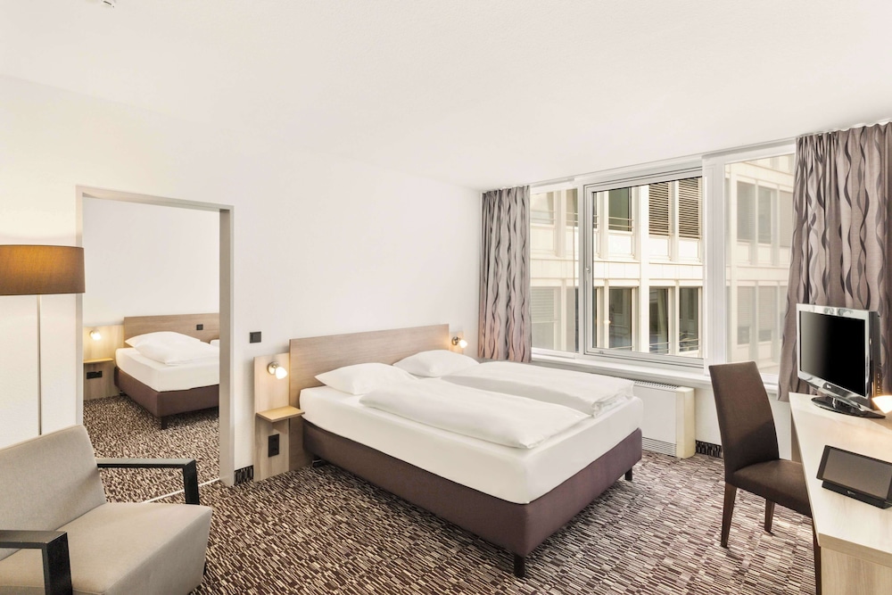 Family Room, Multiple Beds