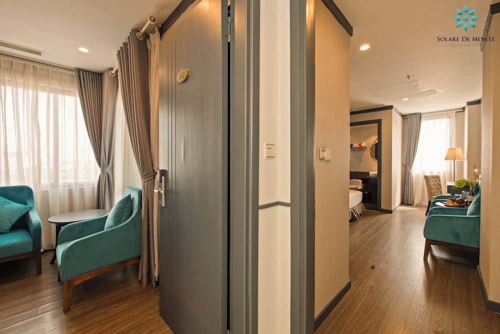 Connecting Room