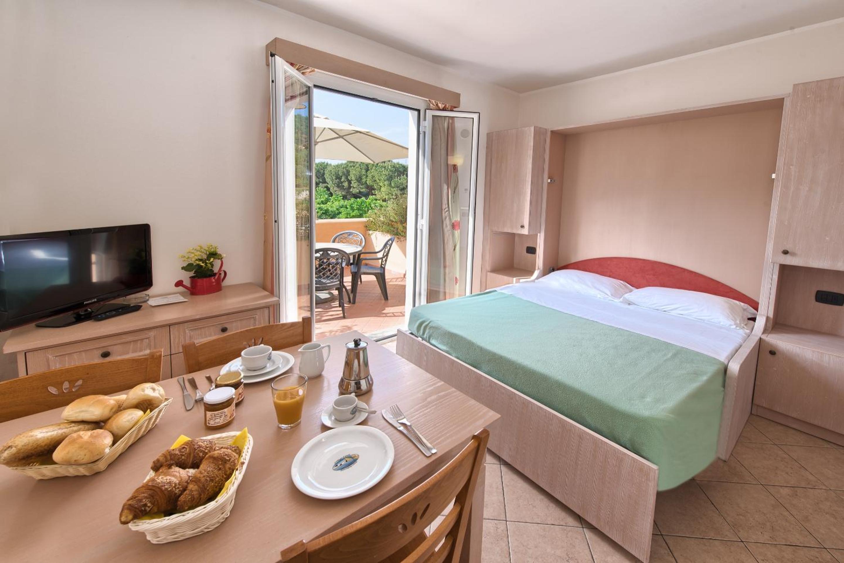 One-Bedroom Apartment (4 Adults + 2 Children)