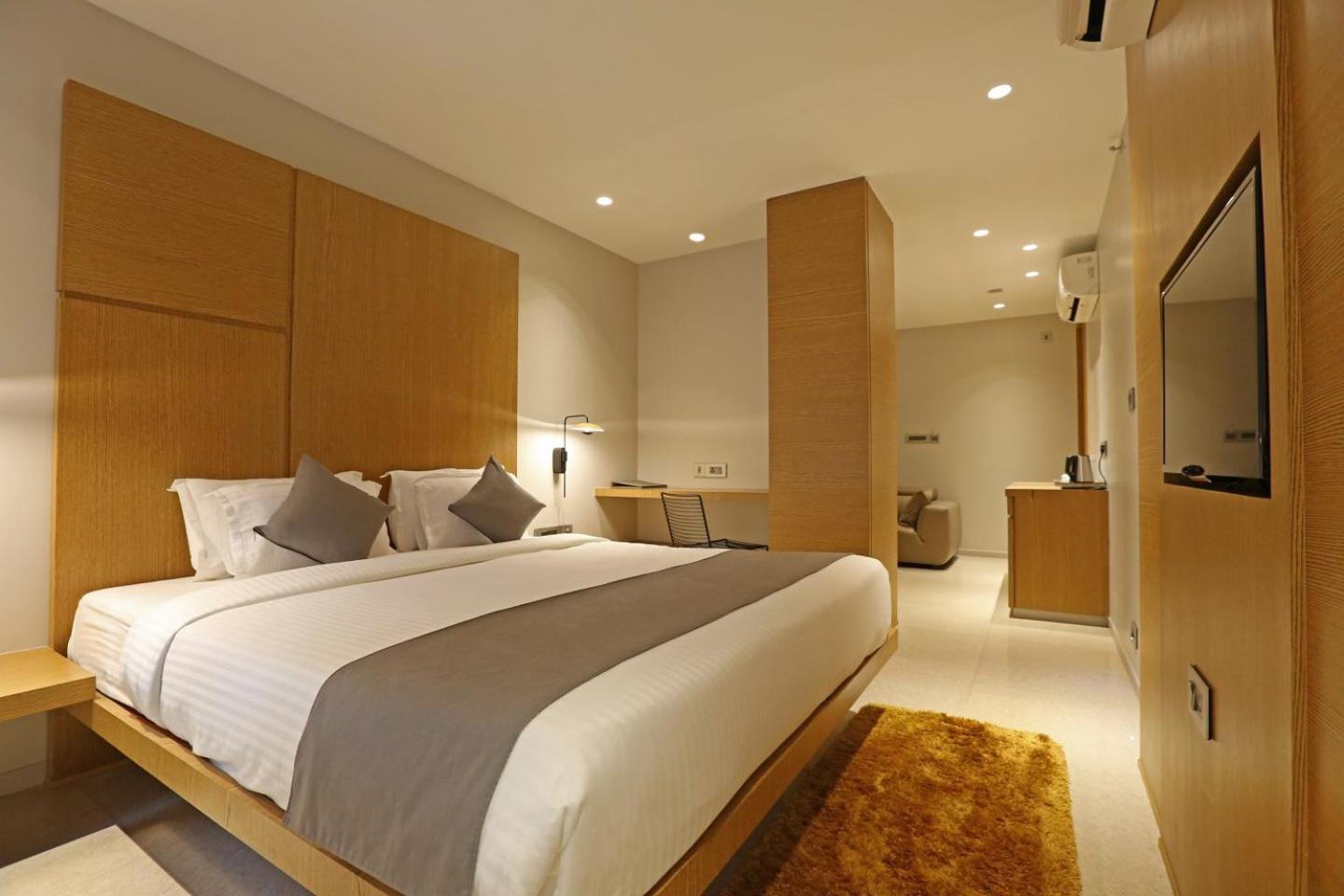 Deluxe King Suite